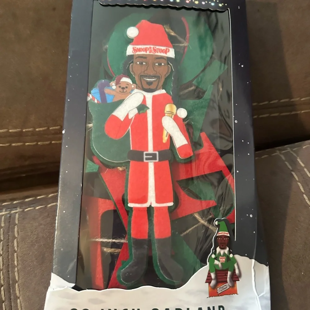 Snoop Dogg Christmas Garland